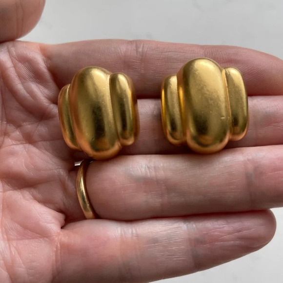 Vintage Art Deco Inspired Gold Tone Metal Pierced Earrings Sz OS - no stamp - Picture 3 of 4